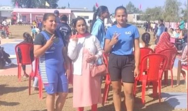 दो छात्राओं ने कुश्ती में गोल्ड मेडल जीतकर क्षेत्र का नाम किया रोशन