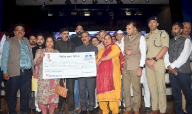 मुख्यमंत्री ने बिलासपुर के आपदा प्रभावित 1162 परिवारों को वितरित की 8.97 करोड़ रुपये की मुआवज़ा राशि