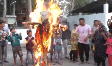 प्रदूषण नियंत्रण बोर्ड का ग्रामीणों का पुतला, आयरन वाली फैक्ट्री के खिलाफ ग्रामीणों का आमरण अनशन जारी,,