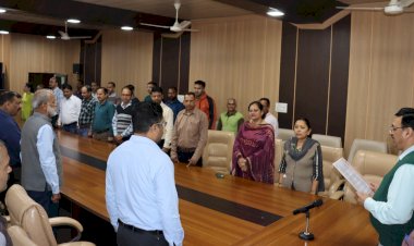 ए.डी.एम. एल.आर वर्मा ने अधिकारियों और कर्मचारियों को दिलवाई राष्ट्रीय एकता की शपथ