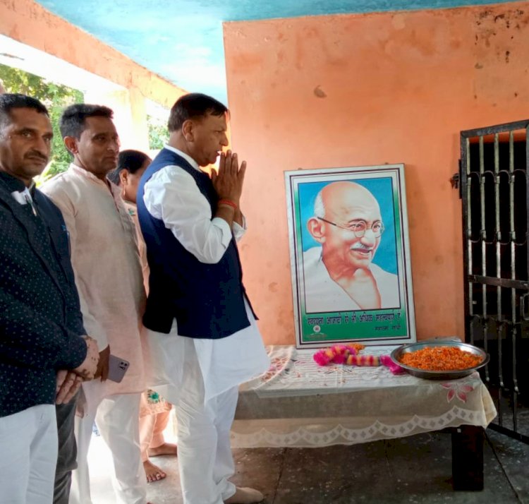 बिंदल ने लिया आपदा जायजा, किए महात्मा गांधी को याद ..... गुरु रविदास प्रांगण में दलित समुदाय के साथ बैठक भी को.....