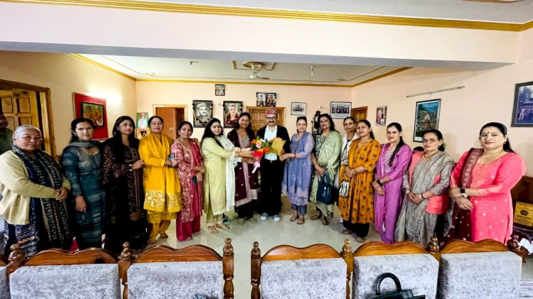 बीजेपी महिला मोर्चा ने की पूर्व मंत्री गोविंद ठाकुर के साथ शिष्टाचार भेंट जल्द मोर्चा के साथ जोड़ी जाएगी ग्रामीण महिलाएं
