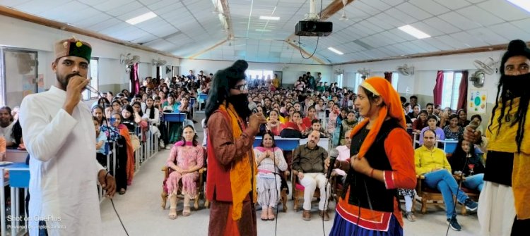 गीत व नाटकों से कलाकार आपदा प्रबन्धन पर लोगों को कर रहे हैं जागरूक