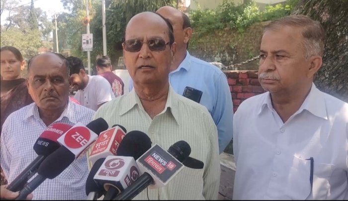देवनी के खेड़ा गाँव के ग्रामीणों ने पोल्ट्रीफार्म खोलने का जताया विरोध.... नाहन में ADC से मिलने पहुंचे ग्रामीण....