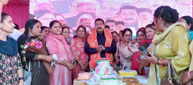 सादगी भरे अंदाज में मनाया उपमुख्यमंत्री ने अपना जन्मदिन.... जिला के विभिन्न हिस्सों से आए सैंकड़ों लोगों ने दी बधाई और शुभकामनाएं