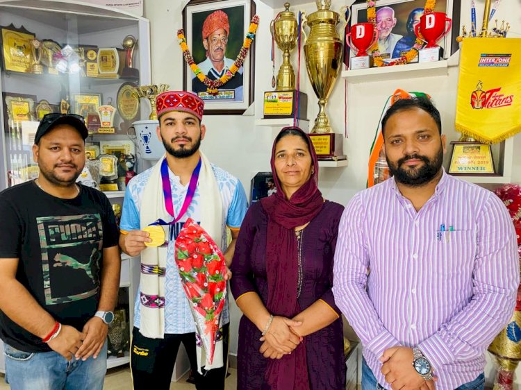 एशियन खेलों में कबड्डी प्रतियोगिता में अहम भूमिका निभाने वाले देहलां के विशाल भारद्वाज को किया सम्मानित