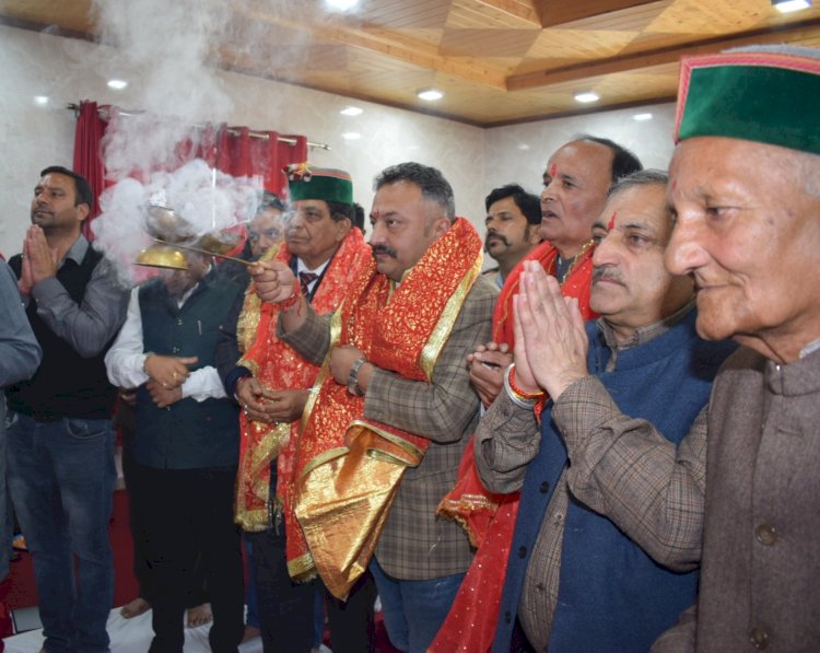 डॉ. शांडिल और रोहित ठाकुर ने आई.टी.आई सायरी का किया निरीक्षण
