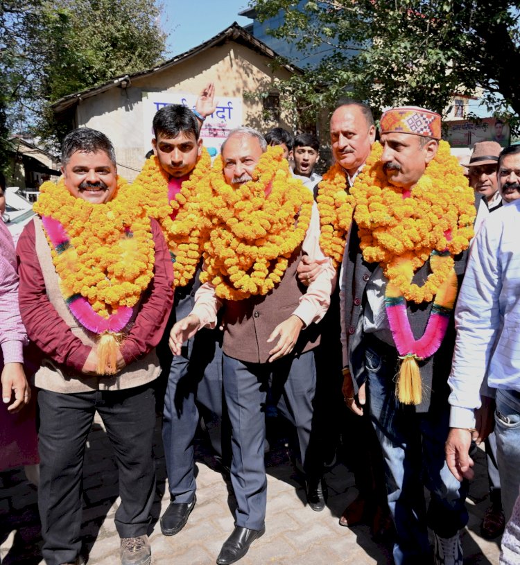 नगर परिषद में किसी भी पूर्वाग्रह के बगैर हों कार्य: सुनील शर्मा बिट्टू मनोनीत पार्षदों के शपथ ग्रहण समारोह में मुख्यमंत्री के राजनीतिक सलाहकार ने की अपील