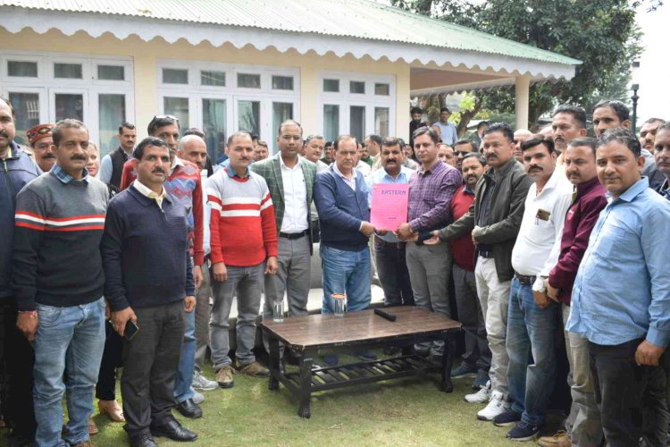 विधानसभा अध्यक्ष से मिले जिला परिषद अधिकारी व कर्मचारी महासंघ के पदाधिकारी