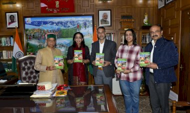 राज्यपाल ने प्रो. सिम्मी अग्निहोत्री व डॉ. विजय सिंह द्वारा लिखित पुस्तक का विमोचन किया