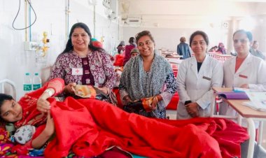 राज्य रेडक्रॉस अस्पताल कल्याण अनुभाग के सदस्यों ने रोगियों को फल एवं मिठाईयां वितरित कीं