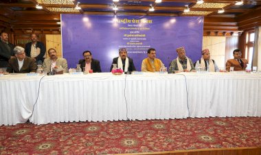 लोकतांत्रिक मूल्यों को मजबूत करने में आज भी महत्वपूर्ण भूमिका निभा रहा प्रेस: मुकेश अग्निहोत्री