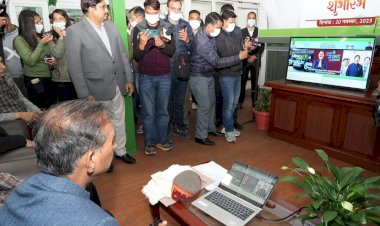 680 करोड़ रुपये की स्टार्ट-अप योजना के प्रथम चरण में   ई-टैक्सी योजना का किया शुभारंभ    प्रतिज्ञा पत्र में किए गए सभी वायदों को किया जा रहा पूराः सीएम