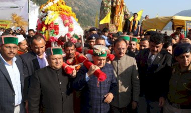 अंतर्राष्ट्रीय श्री रेणुकाजी मेले का शुभारंभ....विधानसभा अध्यक्ष कुलदीप सिंह पठानिया  भगवान परशुराम की शोभायात्रा में हुए शामिल