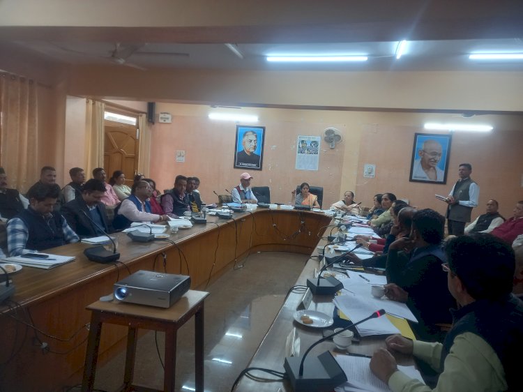 सीमा कन्याल की अध्यक्षता में जिला परिषद बैठक आयोजित हुई