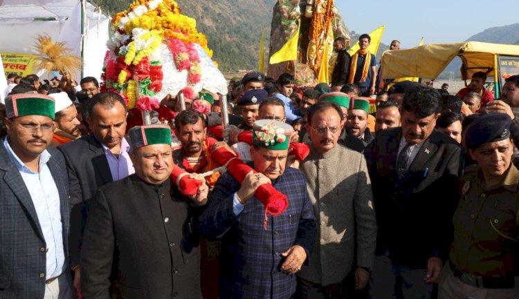 अंतर्राष्ट्रीय श्री रेणुकाजी मेले का शुभारंभ....विधानसभा अध्यक्ष कुलदीप सिंह पठानिया भगवान परशुराम की शोभायात्रा में हुए शामिल