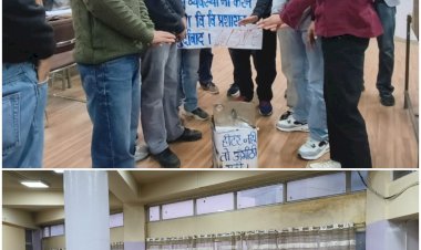 हीटर नहीं तो अंगीठी सही अभाविप ने  अनोखे तरीके से विश्वविद्यालय प्रशासन के खिलाफ किया प्रदर्शन