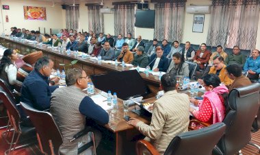 अधिकारी जिला परिषद की बैठक में लिए गए निर्णयों को गंभीरता से लें - एडीसी ऊना