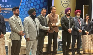 कैरियर स्कुल के प्रिंसिपल राजेश सोलंकी को लाइफ  टाइम अचीवमेंट अवार्ड