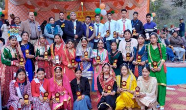 श्रीनिवास रामानुजन डिजिटल योजना के तहत 136 मेधावी विद्यार्थियों को वितरित किये टैबलेट  विद्यायक नीरज नैय्यर ने नवाजे स्कूल के मेधावी