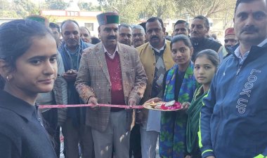 राजकीय वरिष्ठ माध्यमिक पाठशाला ब्याड़ के मेधावी विद्यार्थियों को बांटे पुरस्कार...