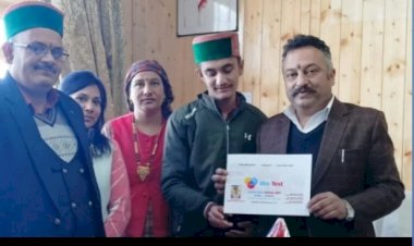 18 साल के हर्षित का कमाल.... नए फीचर्स से लैस him text मोबाइल एप शिक्षा मंत्री द्वारा लॉन्च