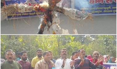 घुमंतू गुर्जरों से आ रही परेशानियों को लेकर गुस्साए ग्रामीणों ने फूंका वन विभाग का पुतला की नारेबाजी,