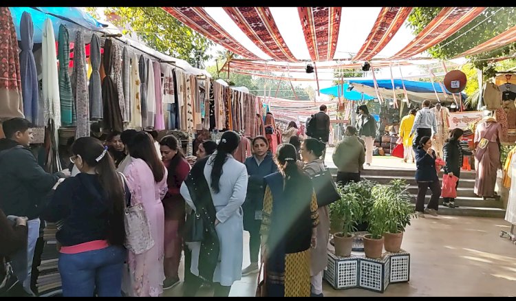 दिल्ली हाट में आयोजित हिम महोत्सव में विभाग को 5 करोड़ रुपये से अधिक के कारोबार का अनुमान.... हिमक्राफ्ट उत्पादों एवं हिमाचली व्यंजनों की भारी मांग