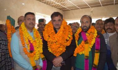 अनुज गुप्ता को दिलाई नगर पंचायत अर्की पद के अध्यक्ष की शपथ व्यवस्था परिवर्तन के माध्यम से आमजन की राहों को आसान बना रहे मुख्यमंत्री - संजय अवस्थी