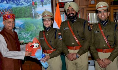 परिवीक्षाधीन IPS अधिकारियो ने राज्यपाल से भेंट की