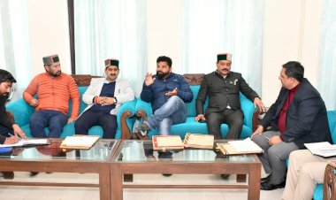 लोक लेखा समिति ने सोलन में वर्षा के कारण हुए नुकसान का लिया जायज़ा, चक्की मोड़ का किया निरीक्षण