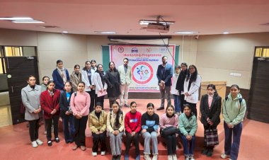 छात्राओं को नीट परीक्षा की तैयारियों की दी जानकारी