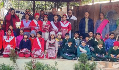 लायंस क्लब नाहन ने राजकीय वरिष्ठ माध्यमिक पाठशाला जाबल के बाग के बच्चों को बांटे स्वेटर, टोपी व मौजे 