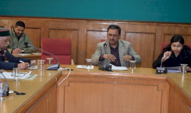 उपायुक्त ने दिए पेंशनरों की समस्याओं के समयबद्ध समाधान के निर्देश