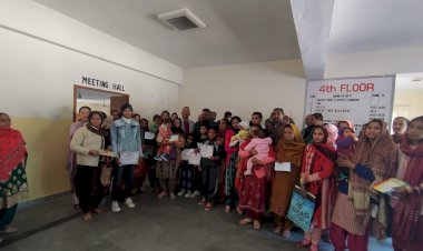 सुरेश कुमार ने सुख आश्रय योजना के पात्र बच्चों को बांटे प्रमाण पत्र