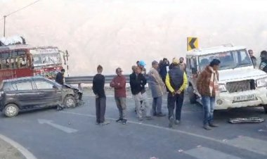 नेशनल हाइवे 707 पर दो वाहनों में जबरदस्त भिड़ंत, जानी नुकसान नही