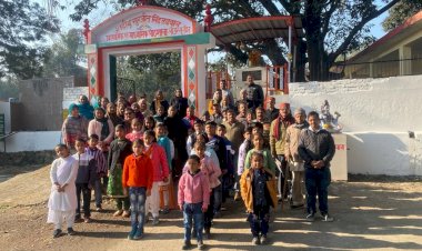 देशभक्ति के गीत सुनाकर बच्चों ने शहीद सुरजीत को किया याद