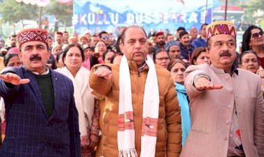 बोले नेता प्रतिपक्ष जयराम ठाकुर जिस कैबिनेट से एक लाख रोज़गार देने की गारंटी दे रहे थे उसी कैबिनेट पर रोड़े अटकाने का आरोप लगा रहे हैं