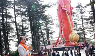 मुख्यमंत्री ने जाखू मंदिर शिमला में शीश नवाया