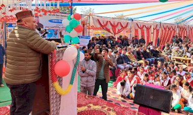 विनय कुमार ने नवाजे कमलाड़ स्कूल के होनहार, स्कूल भवन का किया शिलान्यास