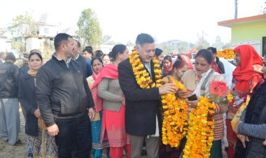 घुमारवी की ग्राम पंचायत पटटा में पूर्ण राज्यत्व दिवस पर तकनीकी शिक्षा मन्त्री ने ध्वजारोहण कर लोगों को किया सम्बोधित