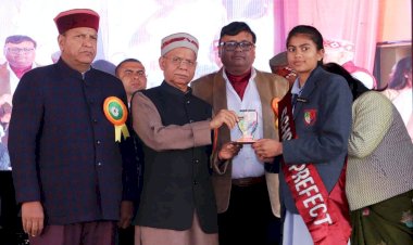 राज्यपाल ने विद्यार्थियों के समग्र विकास पर बल दिया