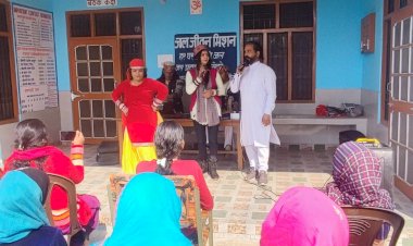 फोक मीडिया दलों ने ग्रामीणों को दी सरकारी योजनाओं की जानकारी