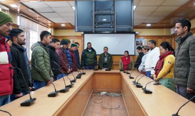 किन्नौर में दो मिनट का मौन रख कर महात्मा गांधी व स्वतंत्रता संग्राम के शहीदों को दी श्रद्धांजली