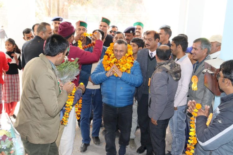 विनय कुमार ने बड़ग स्कूल के वार्षिक समारोह में बतौर मुख्य अतिथि भाग लिया, पशु औषधालय भवन और स्कूल भवन का किया उदघाटन
