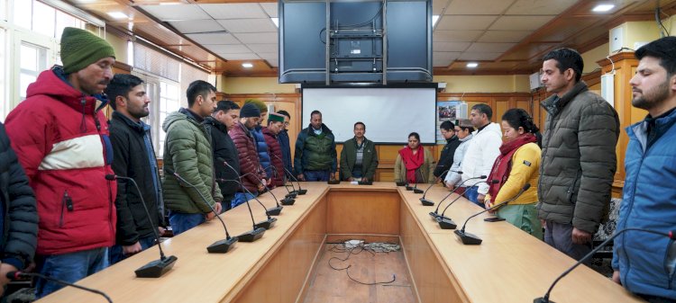 किन्नौर में दो मिनट का मौन रख कर महात्मा गांधी व स्वतंत्रता संग्राम के शहीदों को दी श्रद्धांजली