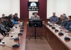 उपायुक्त कुल्लू आशुतोष गर्ग को आज उपायुक्त कार्यालय के अधिकारियों व कर्मचारियों ने दी विदाई पार्टी
