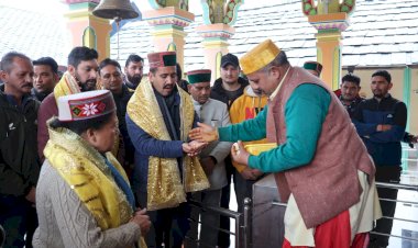 लोक निर्माण मंत्री और सांसद ने माता बगलामुखी मंदिर में नवाया शीश*