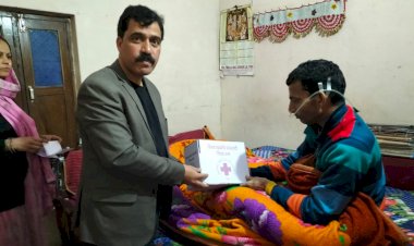 उपायुक्त जतिन लाल ने कैंसर से पीड़ित अनिल कुमार की मदद की