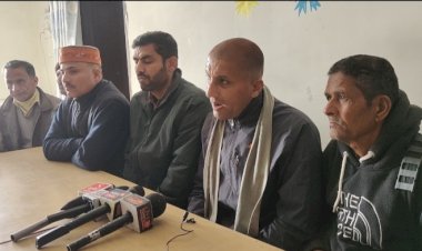 खतरे की जद में सिरमौर का खतवाड़ गाँव....... माइनिंग से धंस रहा है पूरा गाँव,ग्रामीणों  ने नाहन में DC से की मुलाकात,